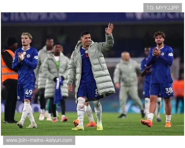 切尔西前锋日常:练习接球后快速回传制造二次机会 切尔西前锋日常:练习接球后快速回传制造二次机会