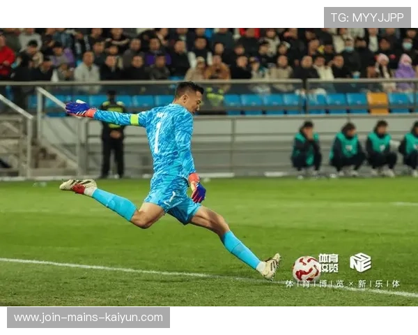 北京国安通过中路牵制创造外围射门机会